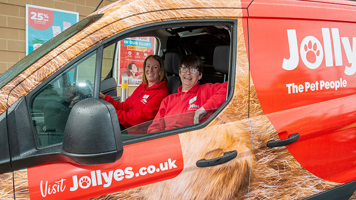 Jollyes launches ‘fur-th’ emergency service vehicle in Stirling