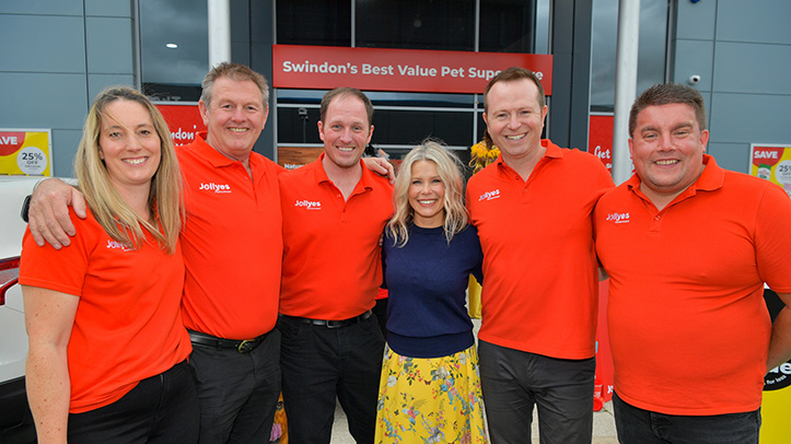 Melinda Messenger and her pet Peggy open Jollyes’ new Wiltshire store